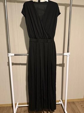 HALARA Black V-Neck Jumpsuit with Waistband/pockets NWOT